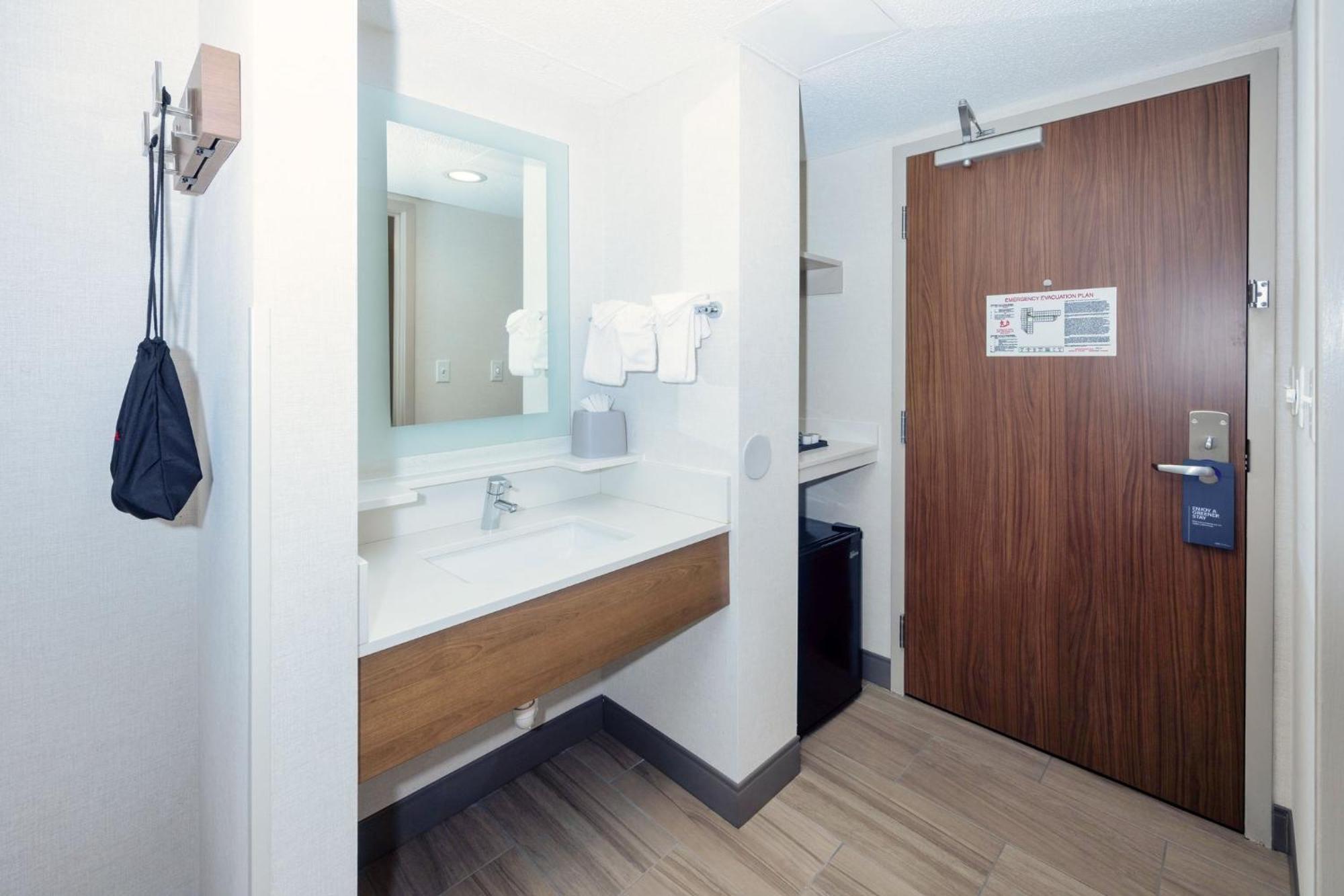 Holiday Inn Express Boston - Saugus By Ihg Zewnętrze zdjęcie