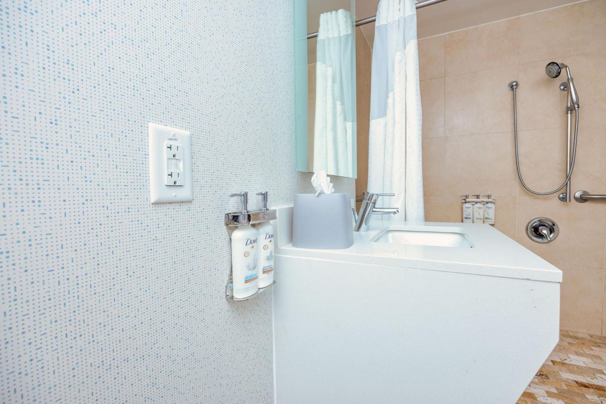 Holiday Inn Express Boston - Saugus By Ihg Zewnętrze zdjęcie